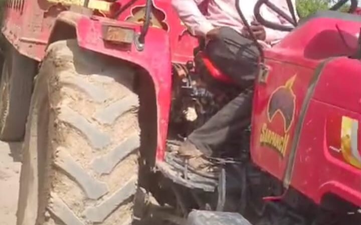 ग्राम महसूल अधिकारी वसुदेव एकनाथ जायभाये यांना रेतीमाफीया कडून धक्काबुक्की.